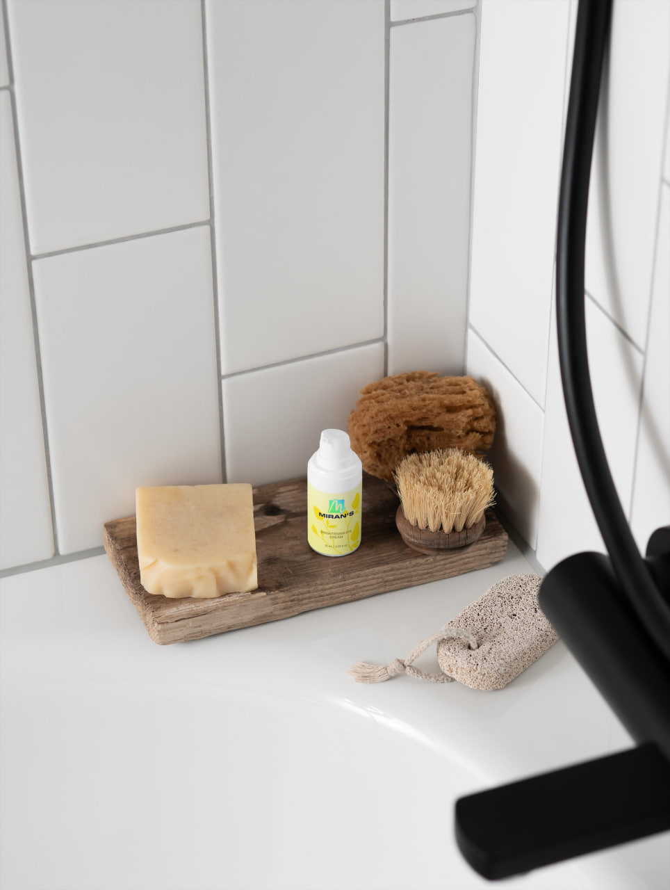 Aufhellende Augencreme